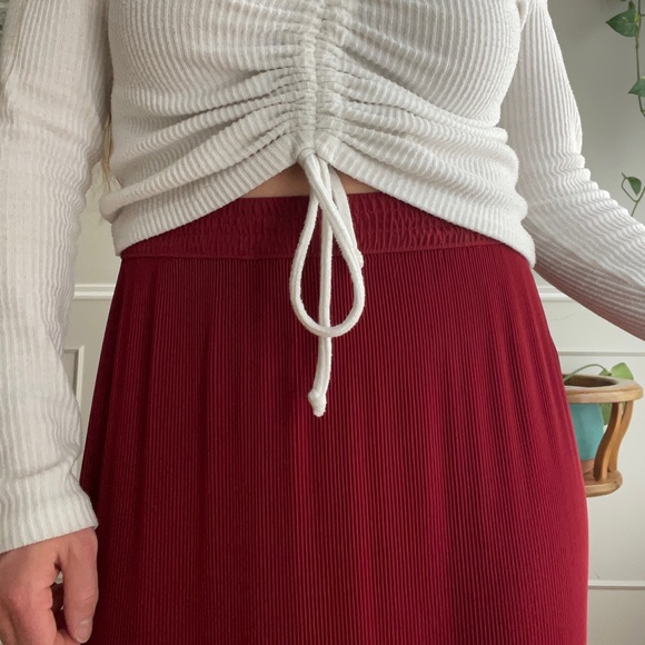 Red Pleated Maxi Skirt - Picture 6 of 9